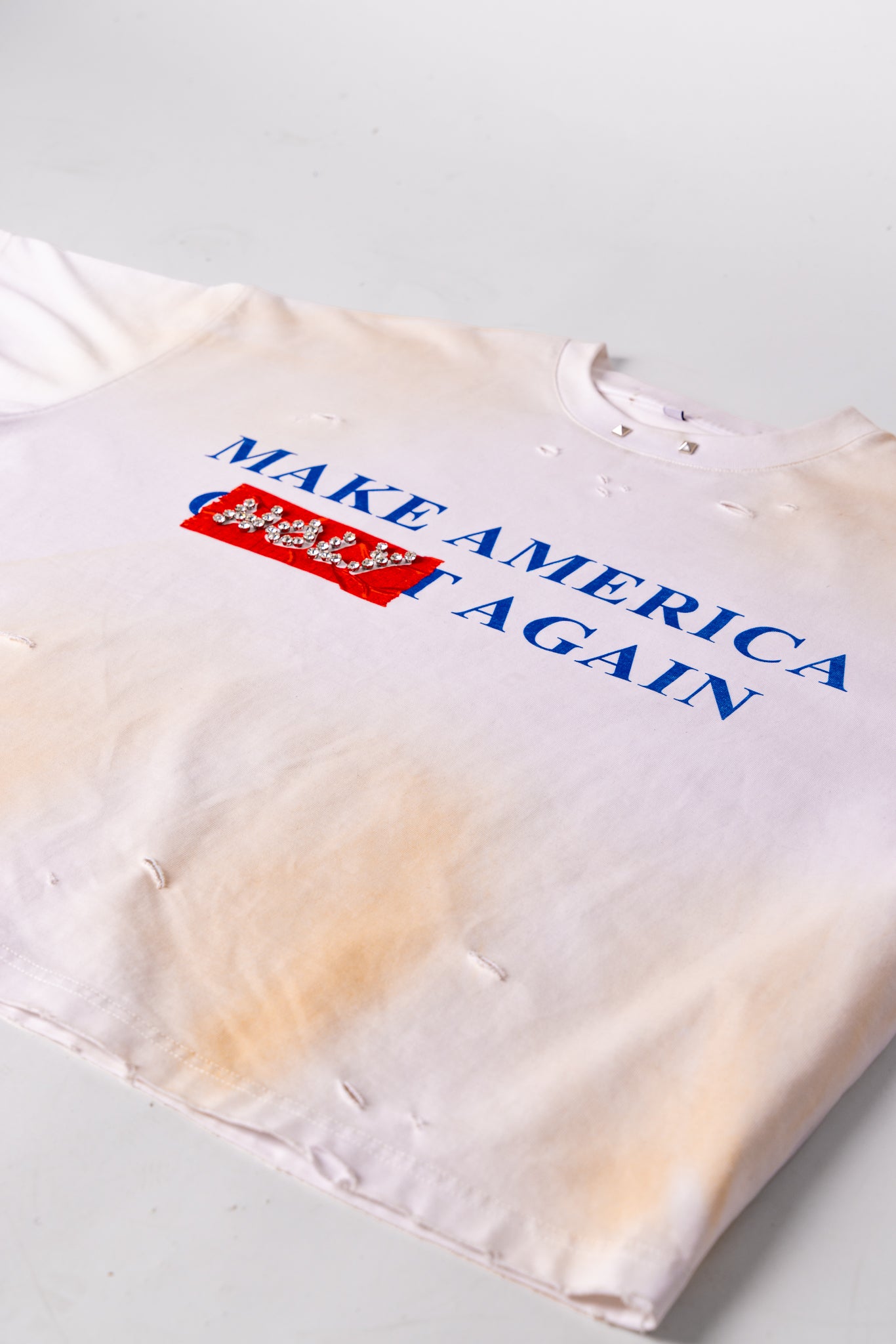 M.A.H.A TAPE TEE IN WHITE